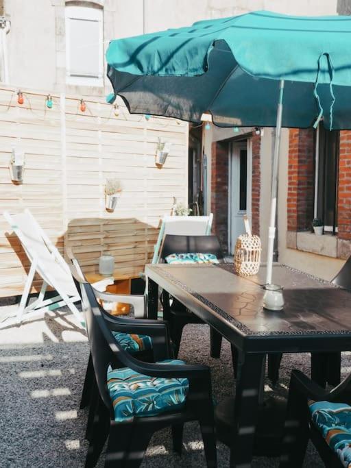 Appartement Avec Patio Sainte-Anne-d'Auray ภายนอก รูปภาพ