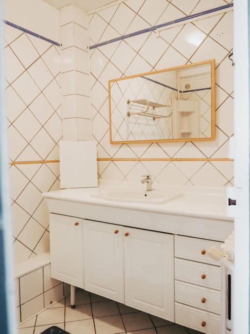 Appartement Avec Patio Sainte-Anne-d'Auray ภายนอก รูปภาพ
